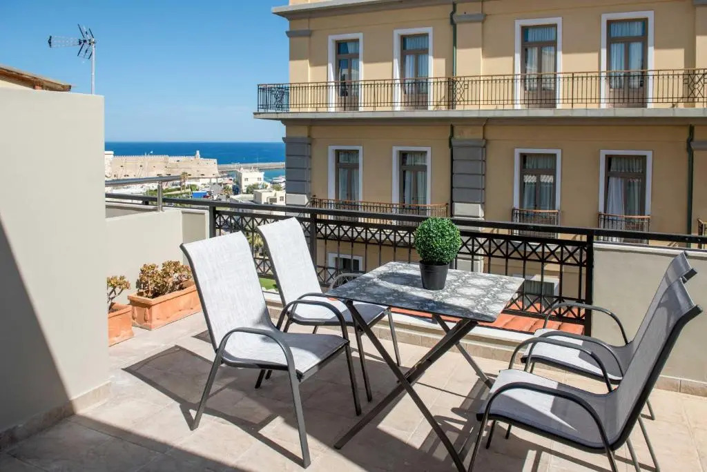Comfy Central 1 Bedroom Apt with Terrace and View