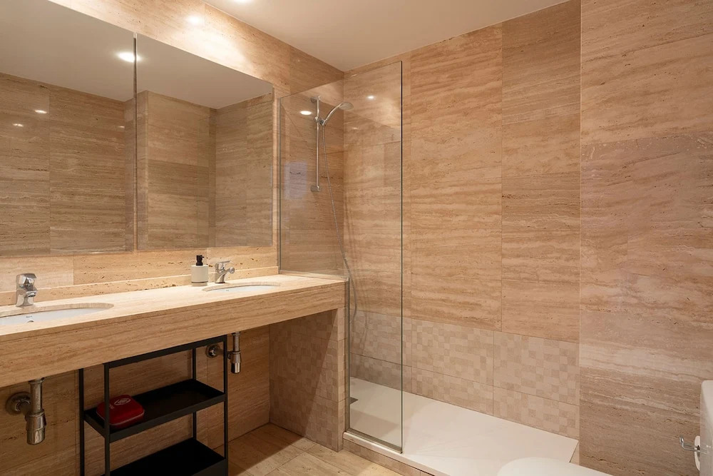 Modern Apartment Near Pl Espa a