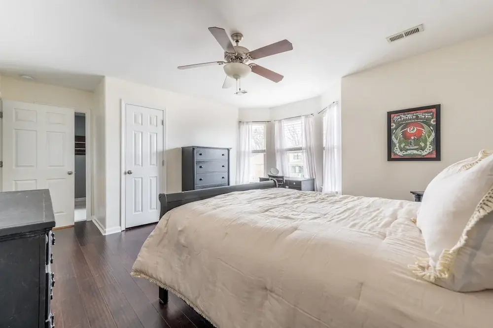 Cozy Remodeled House With Views Prime Location 3 Bedroom Home by RedAwning