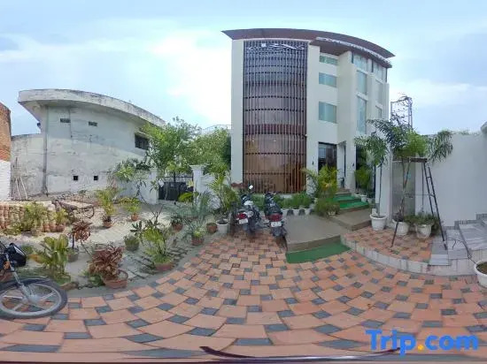 Hotel The Royal Vista