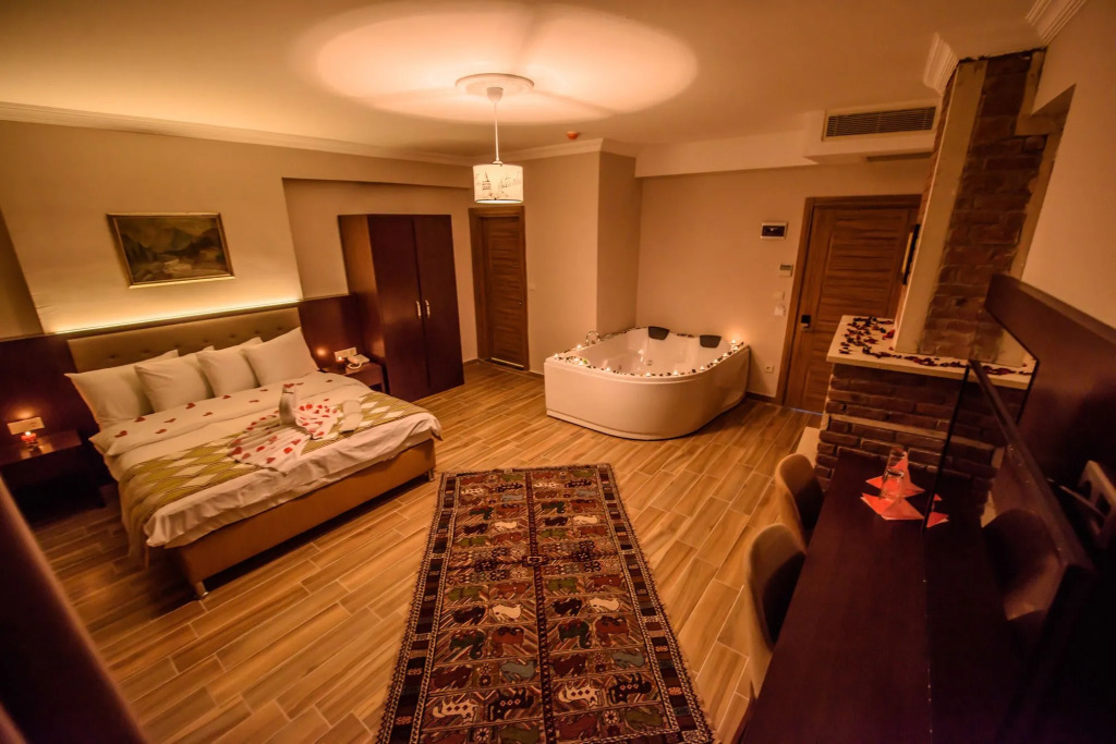 Hill River Hotel