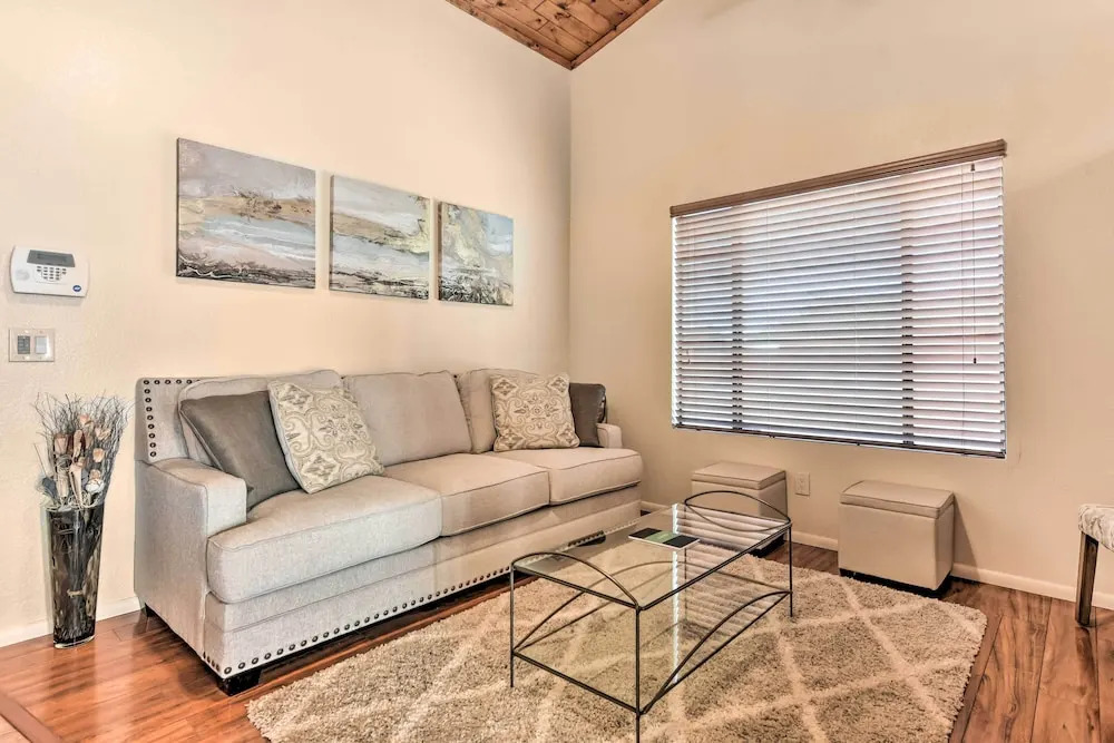 Fenced Yard & Grill! Tucson Family Escape