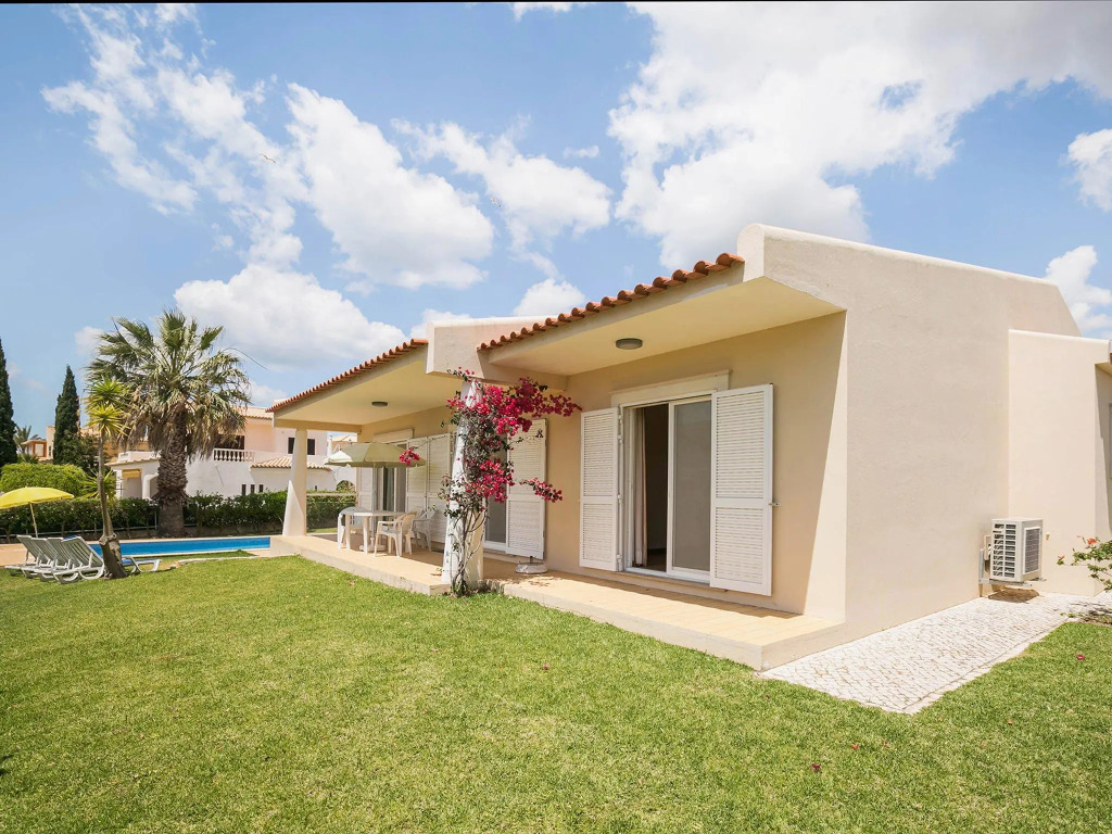 Lively Holiday Home in Albufeira With Private Pool 500m From the Beach
