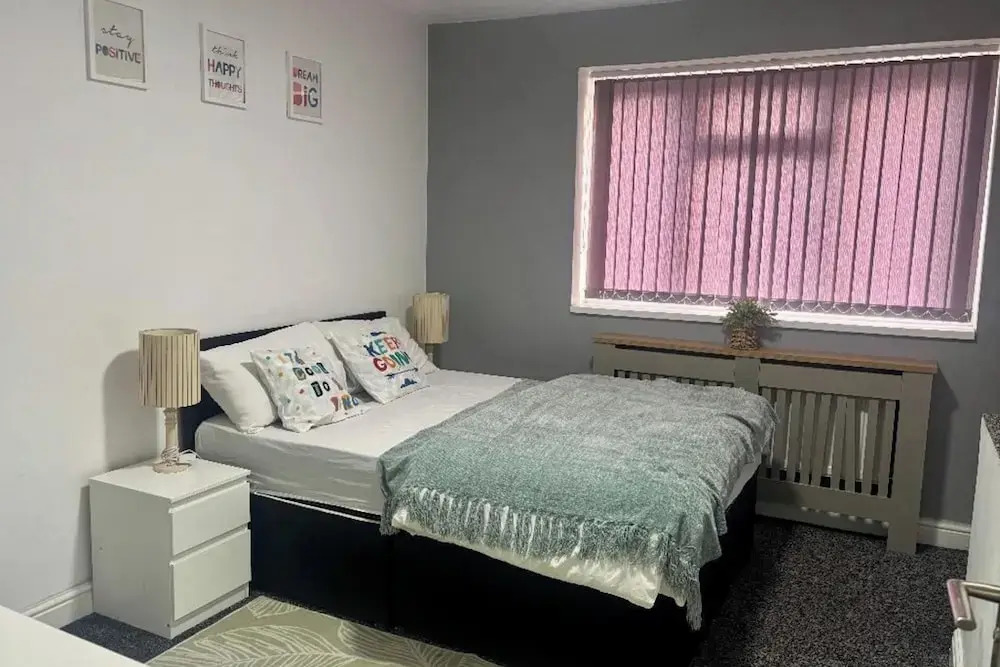 1 Room Ensuite Flat - Sleeps 2 With Sky Full Fibre
