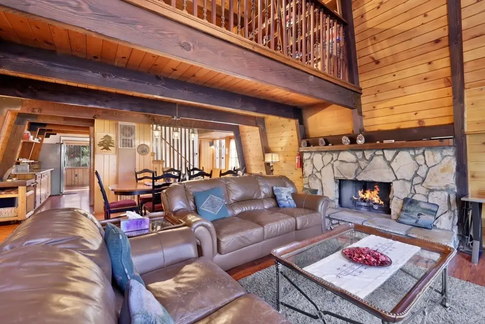 2073 - Mount Shasta Retreat 3 Bedroom Home by Redawning