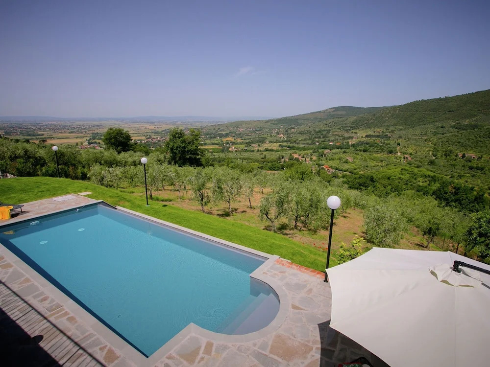 Rustic Villa in Cortona With Swimming Pool