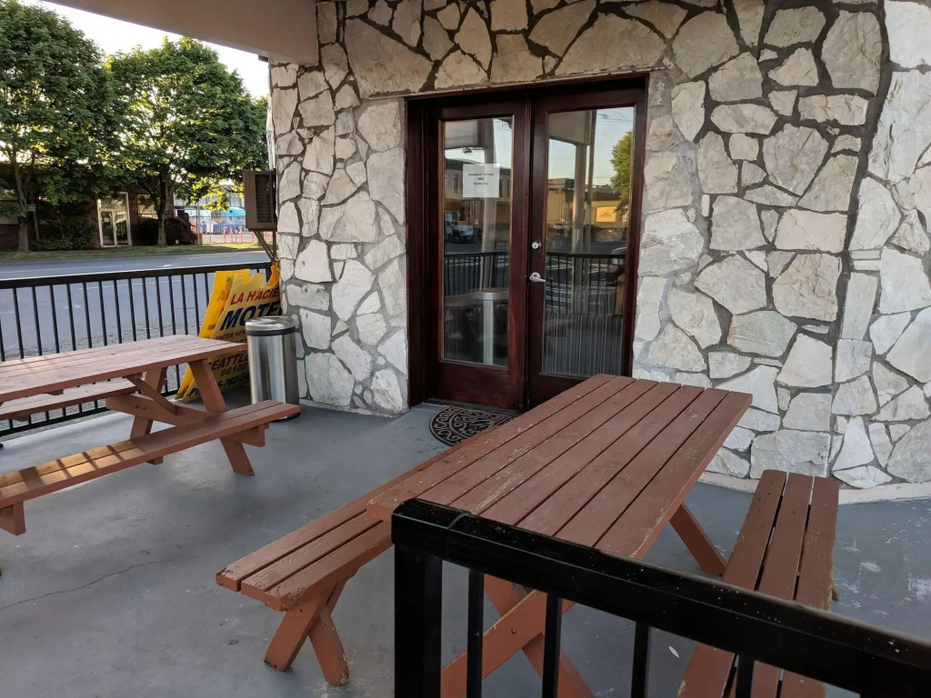 La Hacienda Motel