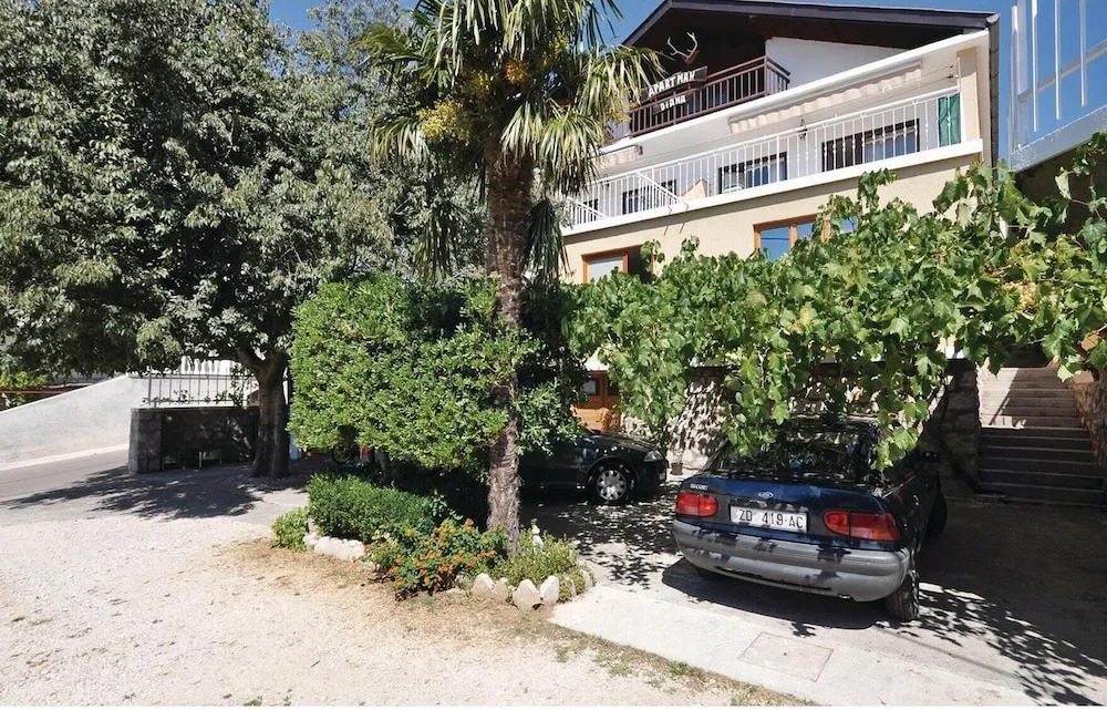 Beautiful Apartment in Starigrad Paklenica With 2 Bedrooms