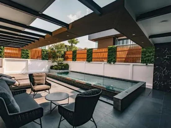 Astro Luxury: 4-6 beds Ultra Luxury Pool Villa with Daily Cleaning