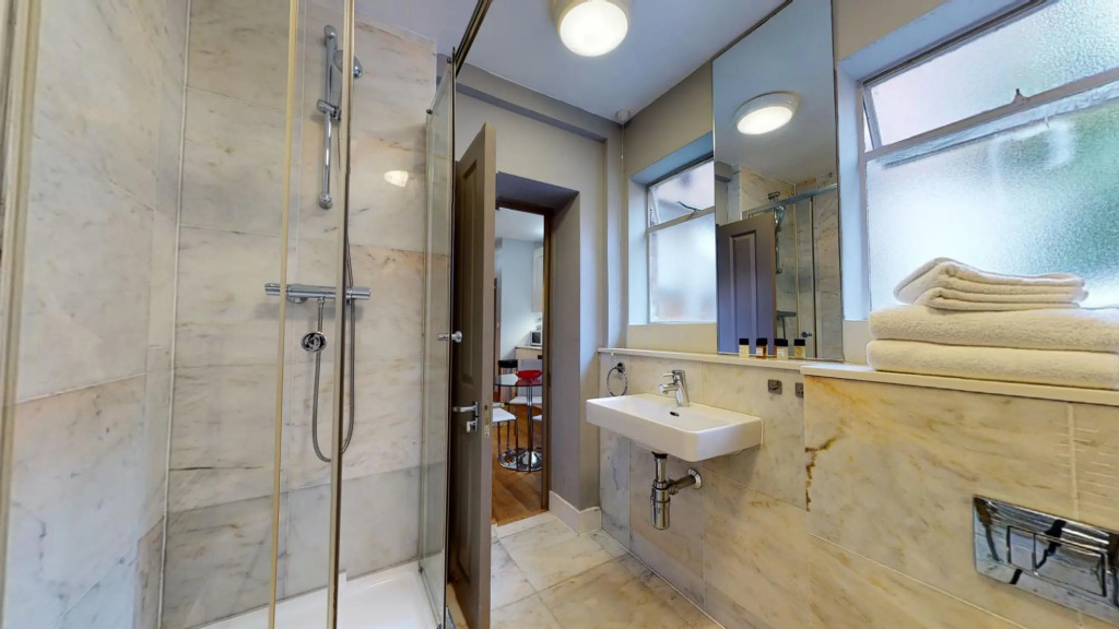 Basement Apartment in Heart of Central London