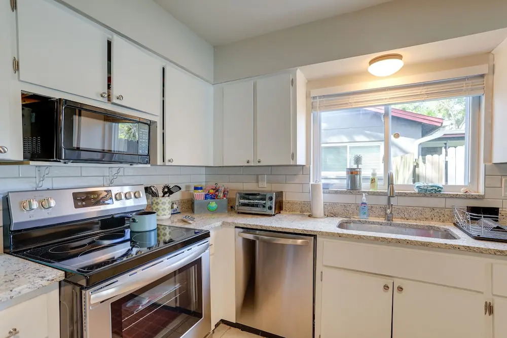 Pet-Friendly Home with Pool in Palm Harbor