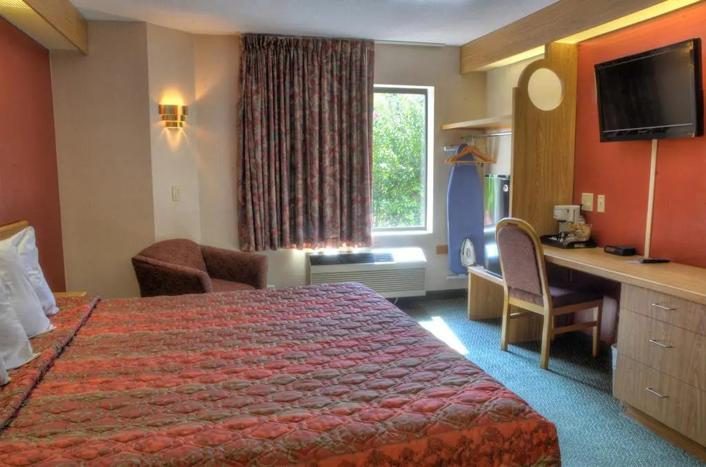 Smoky Mountain Inn & Suites