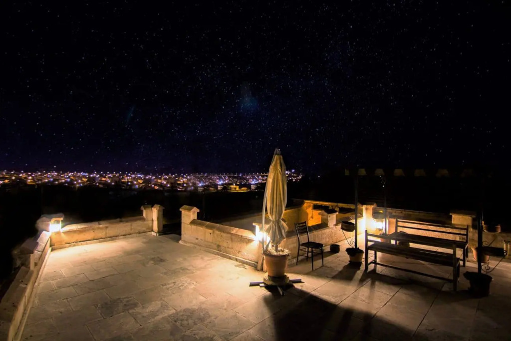 Bir Kedi Villa
