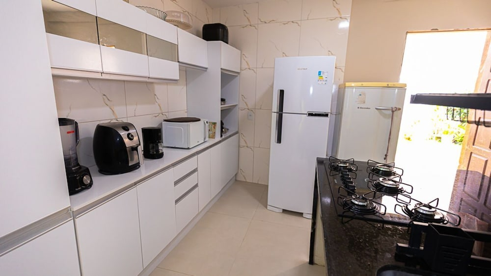 Casa com Piscina e Churrasqueira em Arembepe