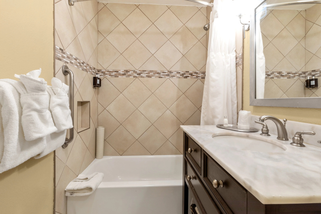 Marin Suites Hotel