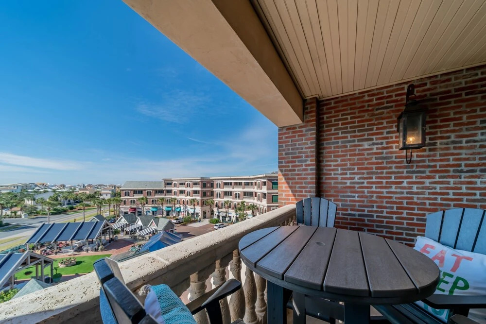 The Flipside 30A - 3 Br condo by RedAwning
