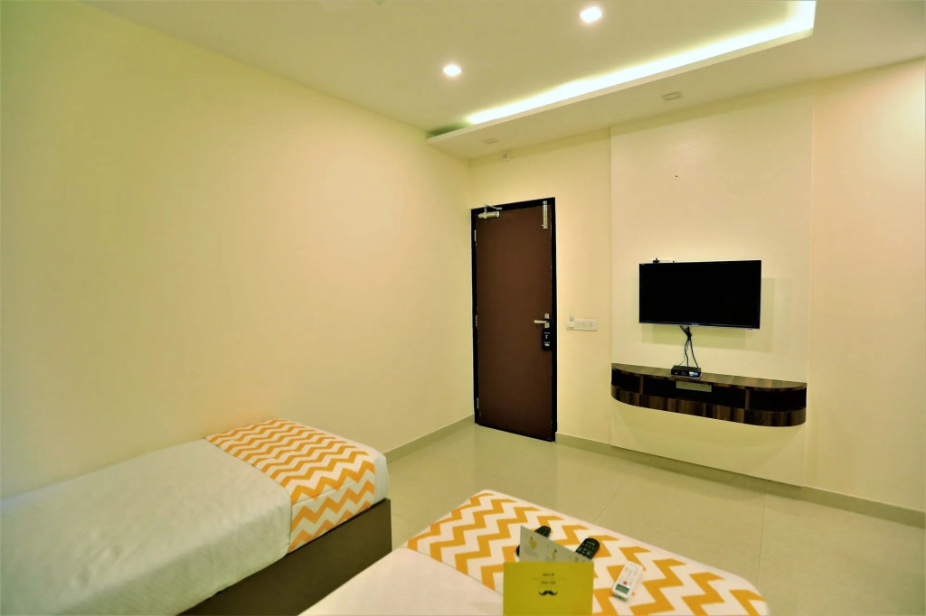 FabHotel Corporate Crown - Nr Jyoti Nivas University