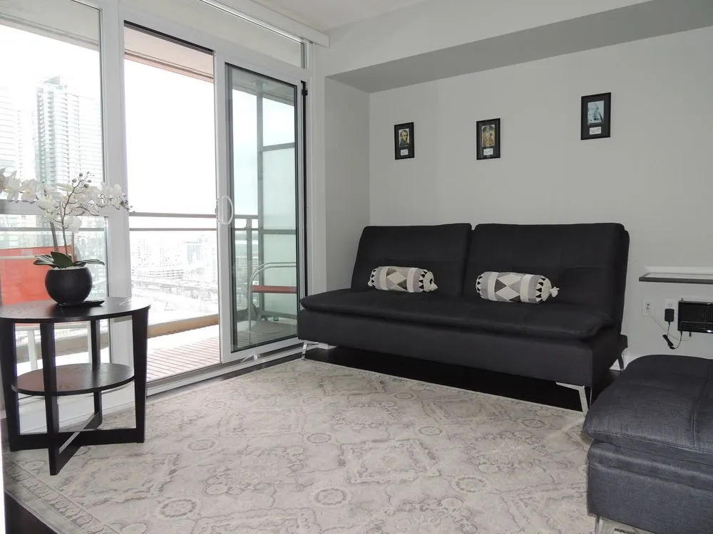 TVHR - Luxury Condos in Heart of Downtown