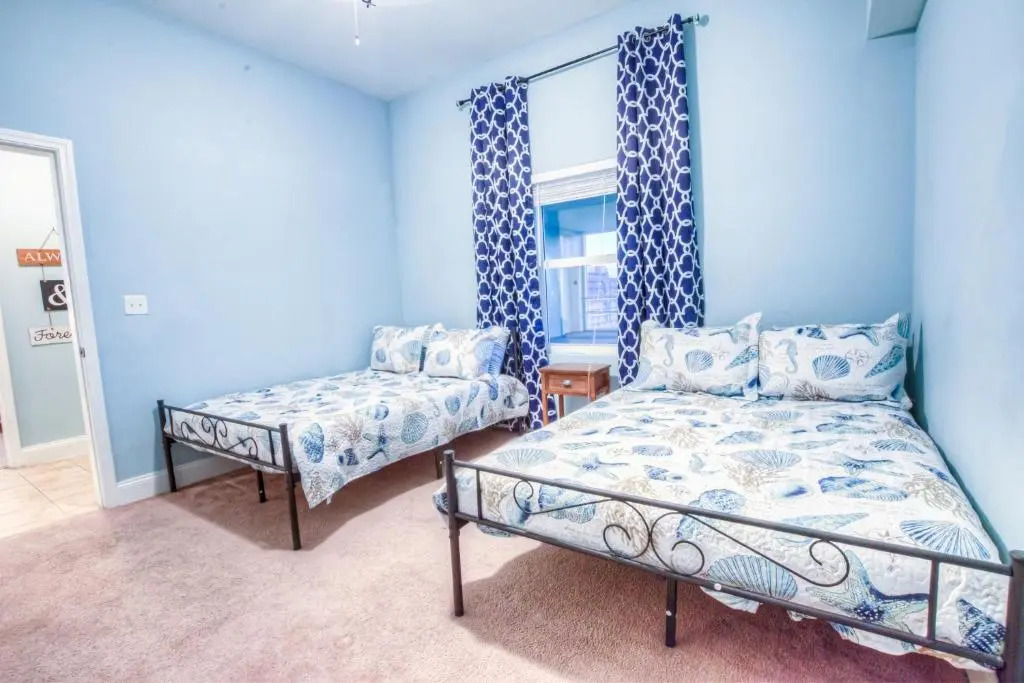 Large 3 Bd Penthouse 2034 In Laketown, Great Views and Amenities