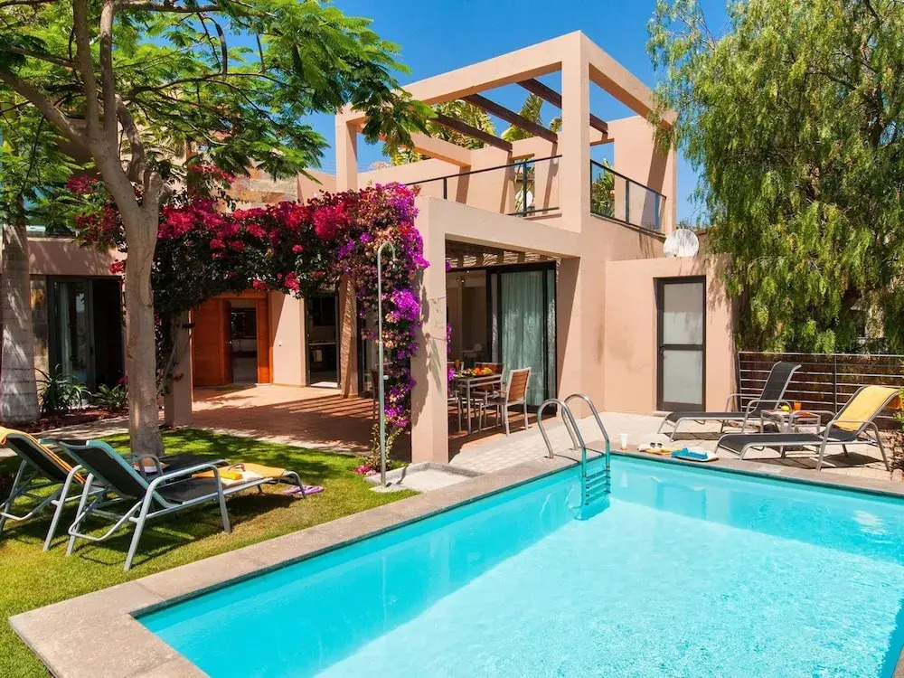 Bungalow With Communal Pool in Playa del Ingles