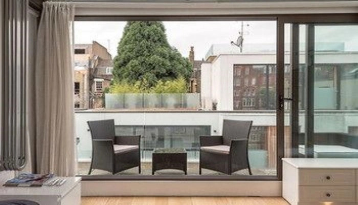 The Holborn Lights - Modern 3BDR Home with Rooftop Terrace & Garage