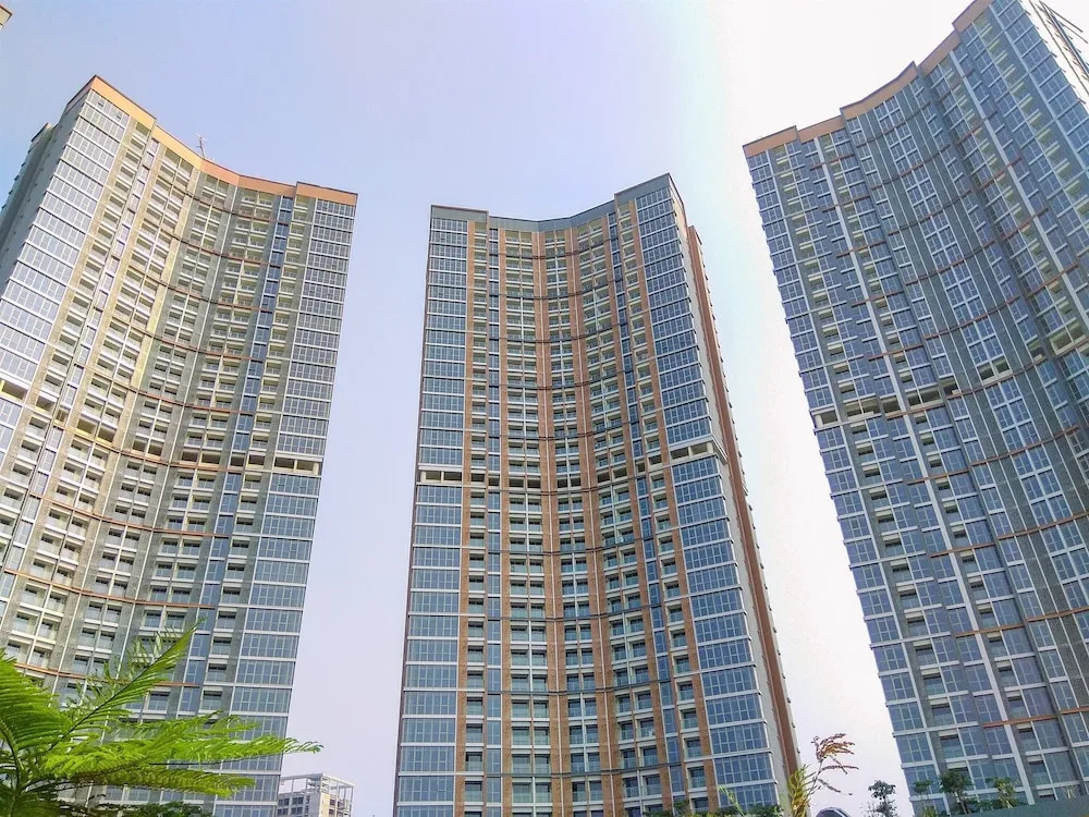 Best Choice And Strategic Studio At Gold Coast Apartment Near Pik