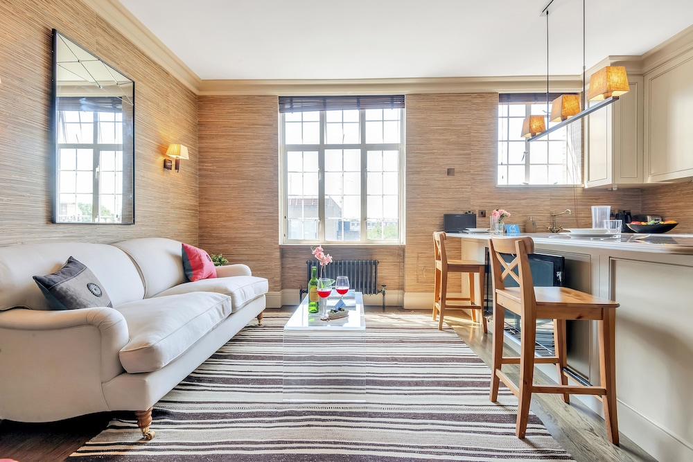 Stunning Chelsea Manor Gem - HBG