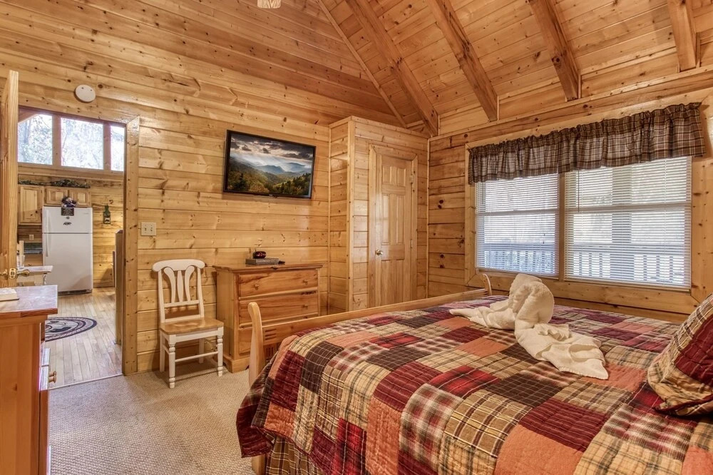 ER259- Country Charm Great Location, Close to town cabin
