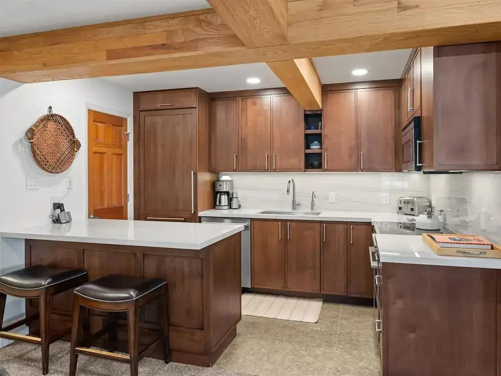 Comfortable 3BR Condo in Downtown Aspen Near Lift 1A With Pool & hot Tub!