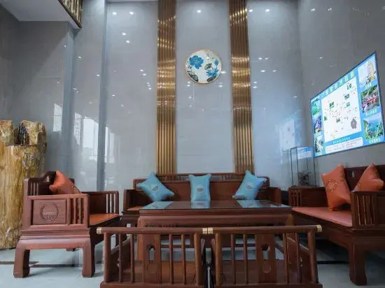 Fangchenggang Haijin Fashion Hotel (North High-speed Railway Station)
