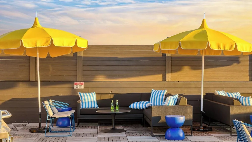 The Carter Buyout - 2 Units by Avantstay Group Stays