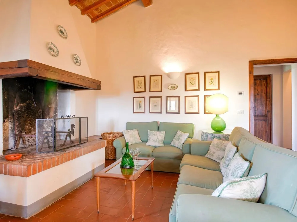 Luxurious Farmhouse in Capannoli With Pool