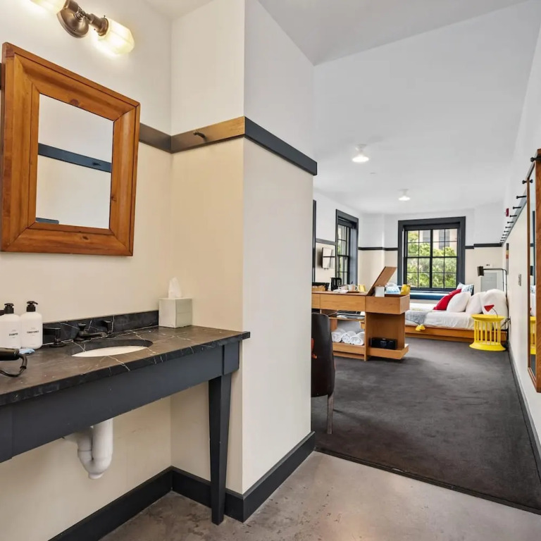 Kasa Accessible Studio in the Heart of Steel City The Maverick