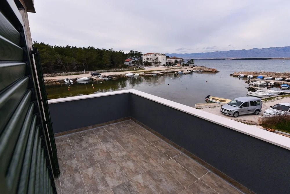 House Luxury Stone Villa Vir