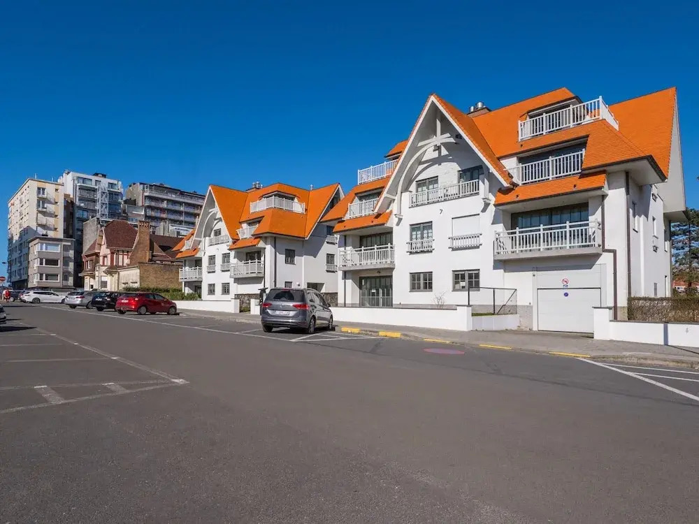 Ground Floor Apartment With sea View and Garage