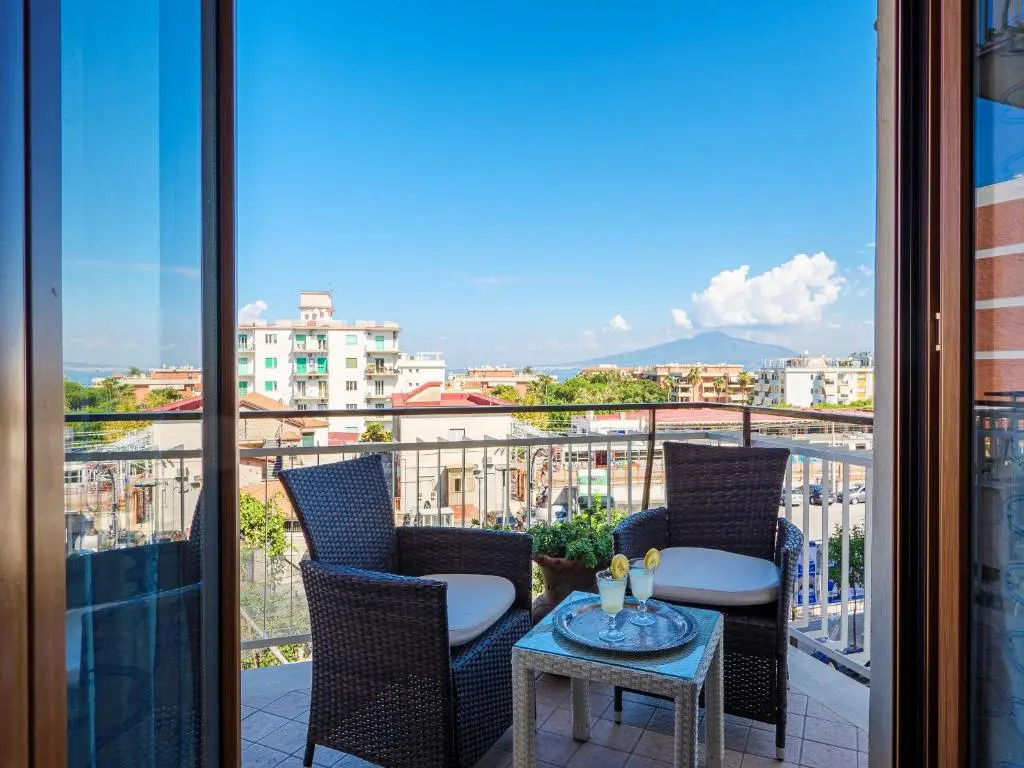ARANCI 67 - convenient apartment in Sorrento centre