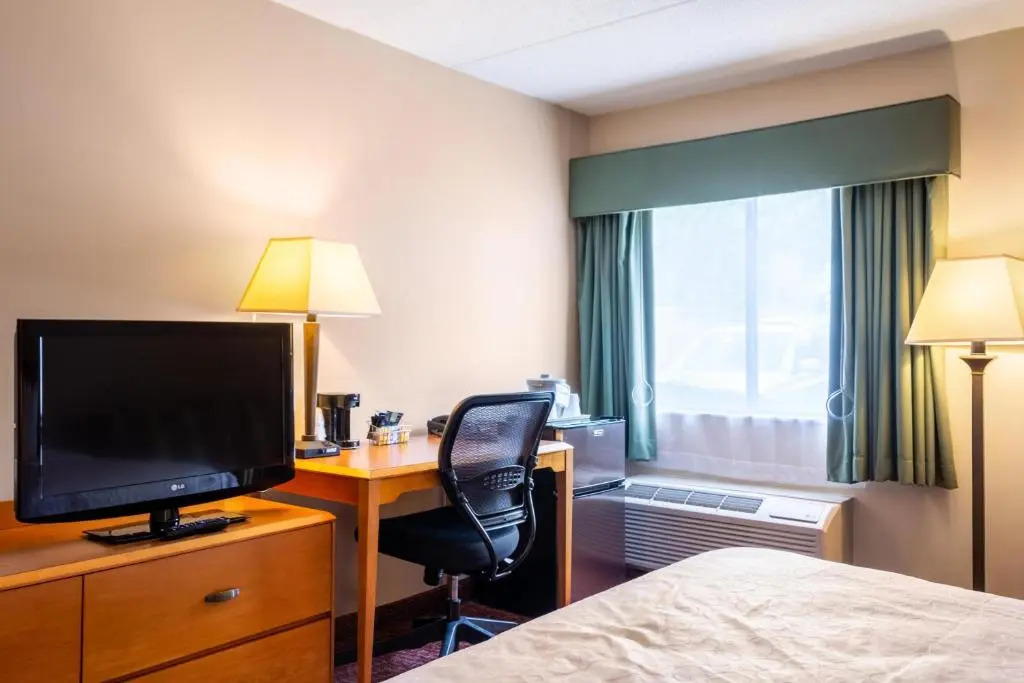 All Seasons Inn & Suites Smithfield Providence