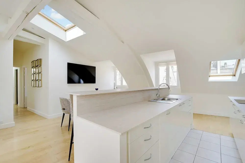 Apt a/c 3br/6p - Saint-lazare/les Champs Elysee