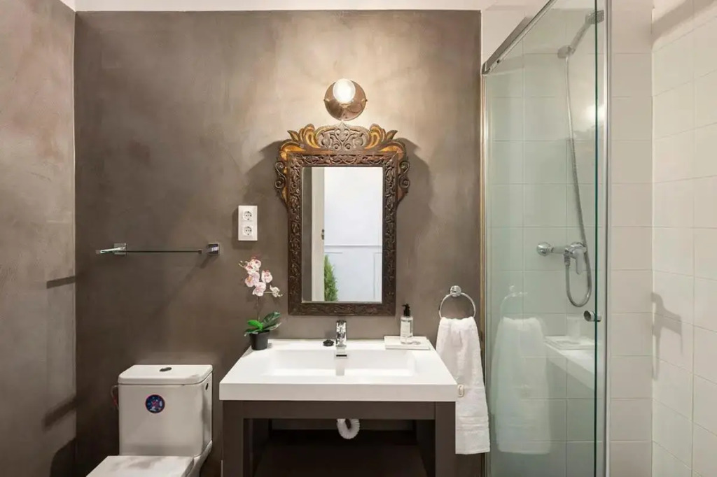 Placa Catalunya V Charming and Exquisite 5Bd Apartment with Large Balcony
