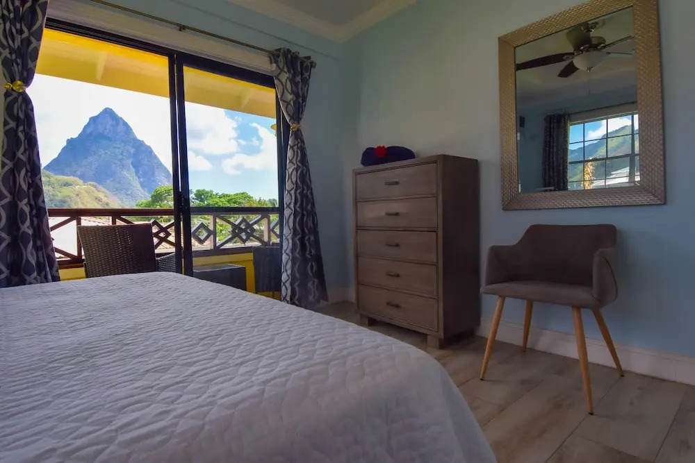 Sea Piton View Apartment- Piton Views & 2 Mins Walk to Beach