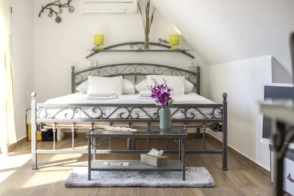 Apartments and Rooms Villa Erede
