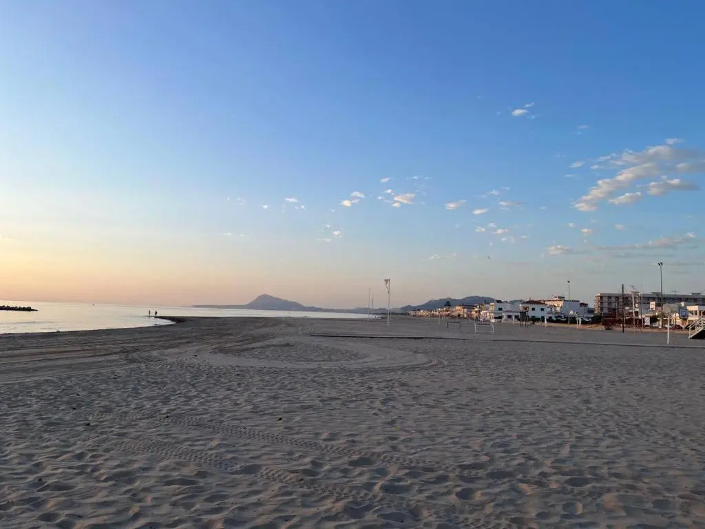 An apartment by the sea in Oliva Playa