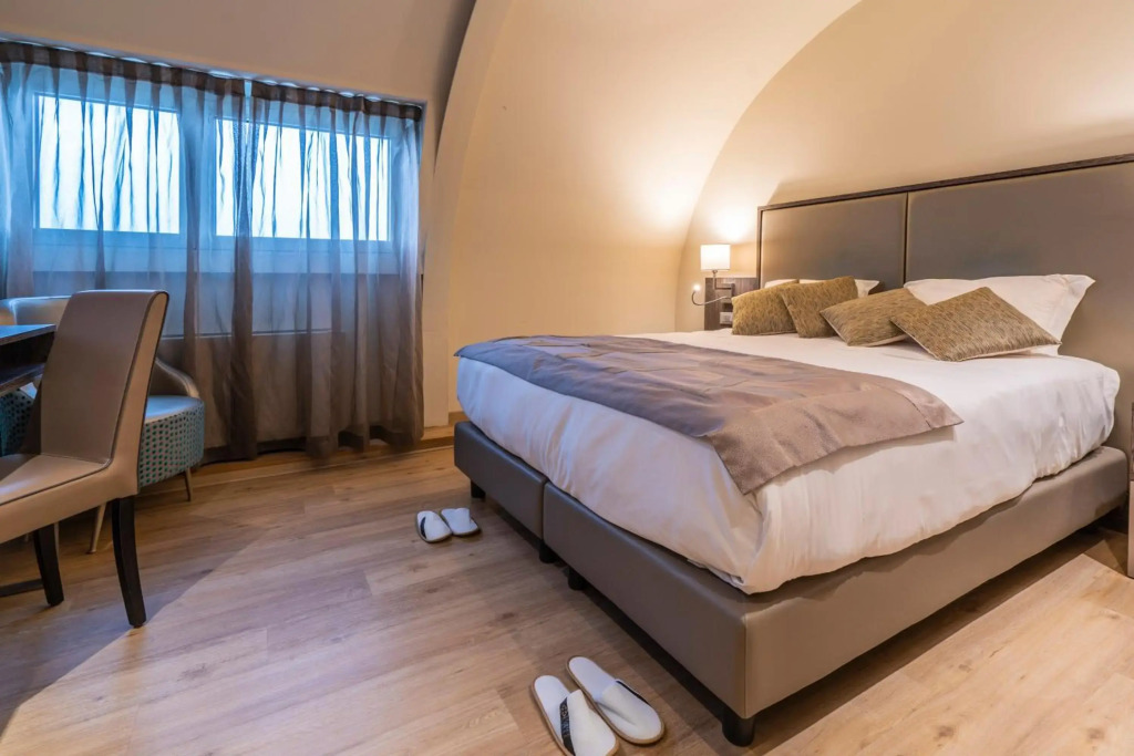 Smart Hotel Holiday