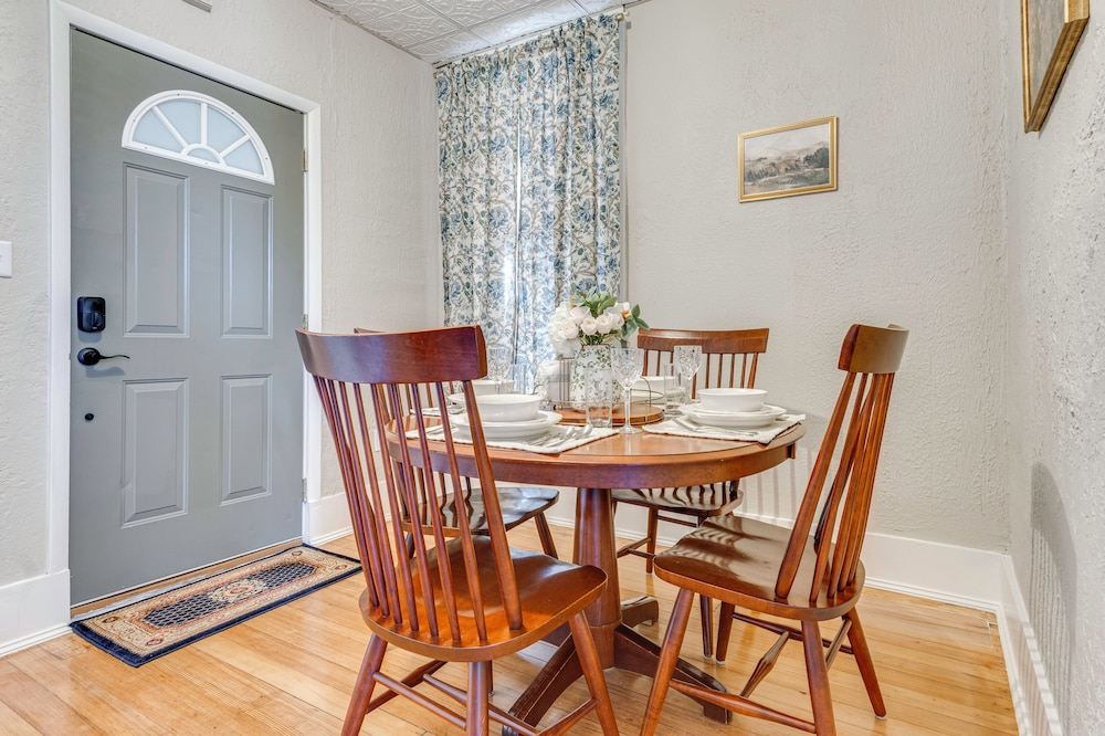 Historic Lebanon Gem: Central Walkable Location!