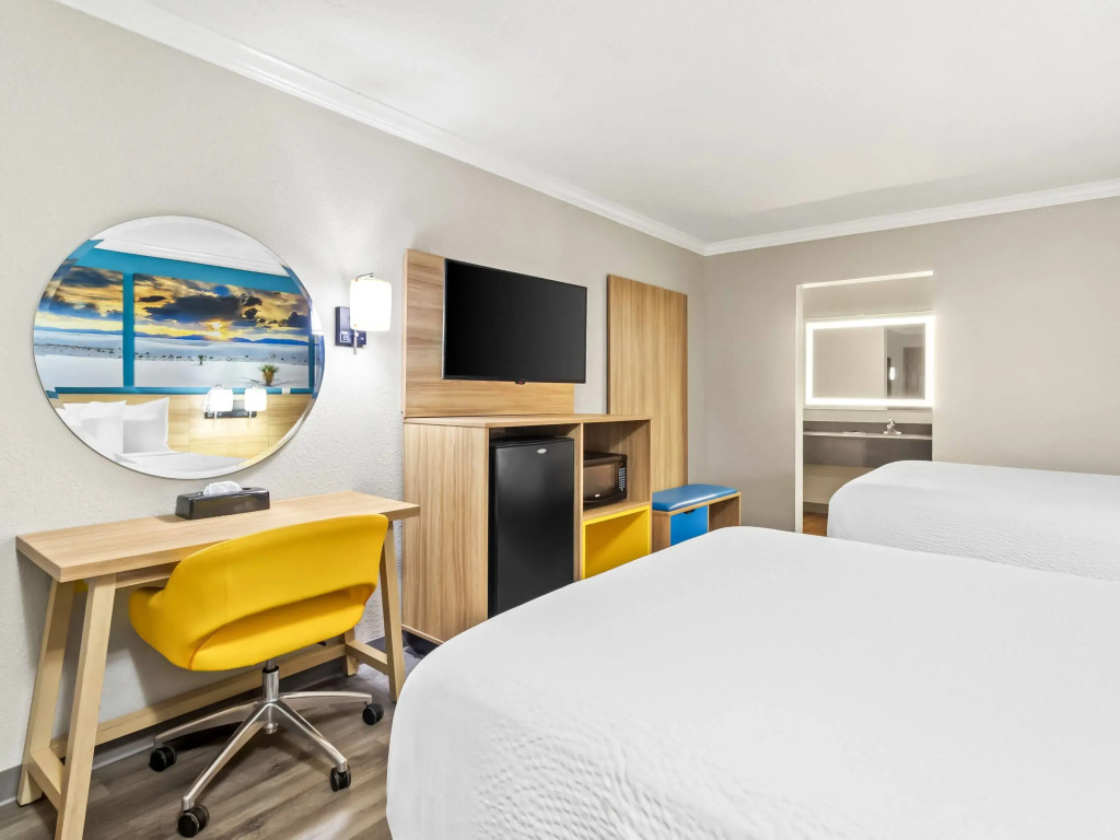 Days Inn by Wyndham Houston East