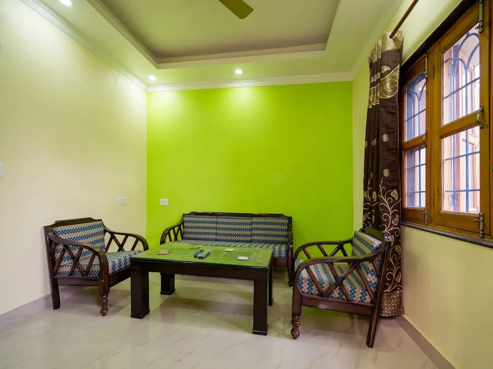 OYO 14055 Home Exotic 1BHK Barlowganj