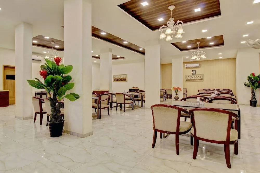 Capital O 40790 Hotel Triveni
