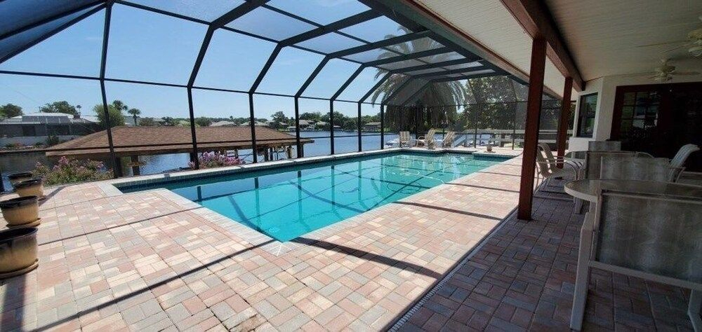 Dancin Dolphin 3 Bedroom Home by Redawning
