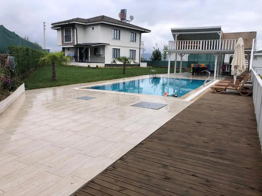 Villa Vadi-Isıtmalı havuzlu-Şömineli-Kış bahçeli-Tamamen Müstakil