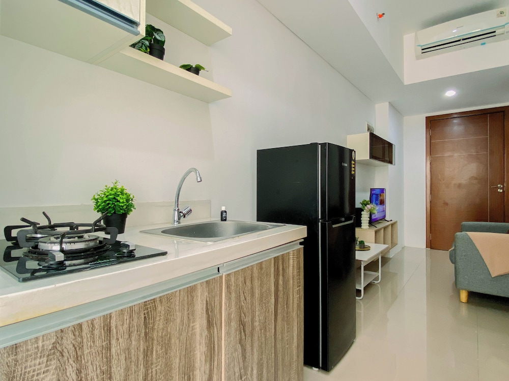 Comfortable And Homey 2Br Apartement At Vittoria Residence